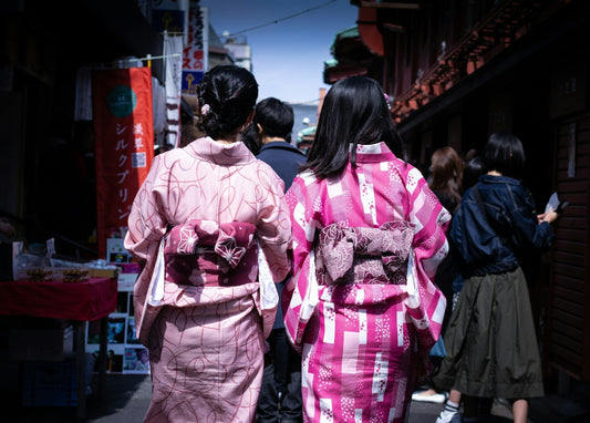 2 femme en kimono rose kawaii
